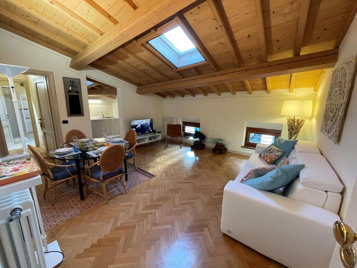 Attic 1 Centro Storico Apartment Peschiera del Garda Bagian luar foto