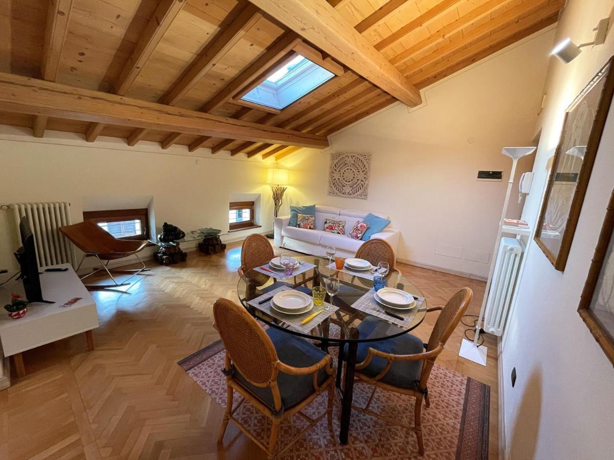 Attic 1 Centro Storico Apartment Peschiera del Garda Bagian luar foto