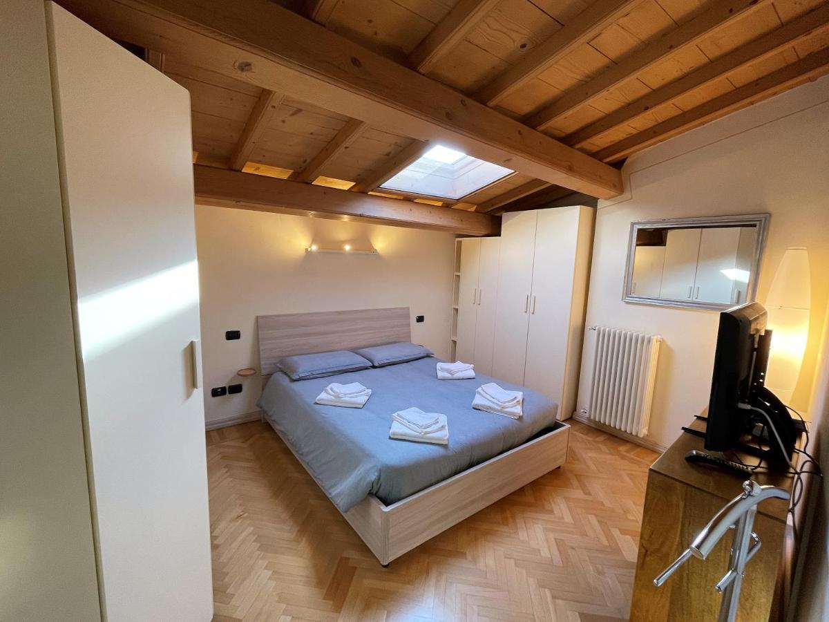 Attic 1 Centro Storico Apartment Peschiera del Garda Bagian luar foto