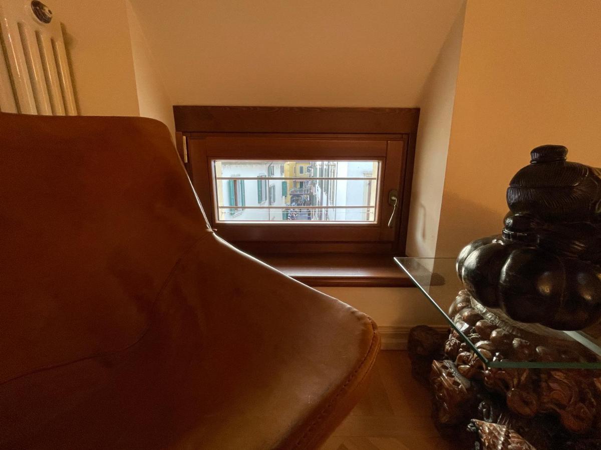 Attic 1 Centro Storico Apartment Peschiera del Garda Bagian luar foto
